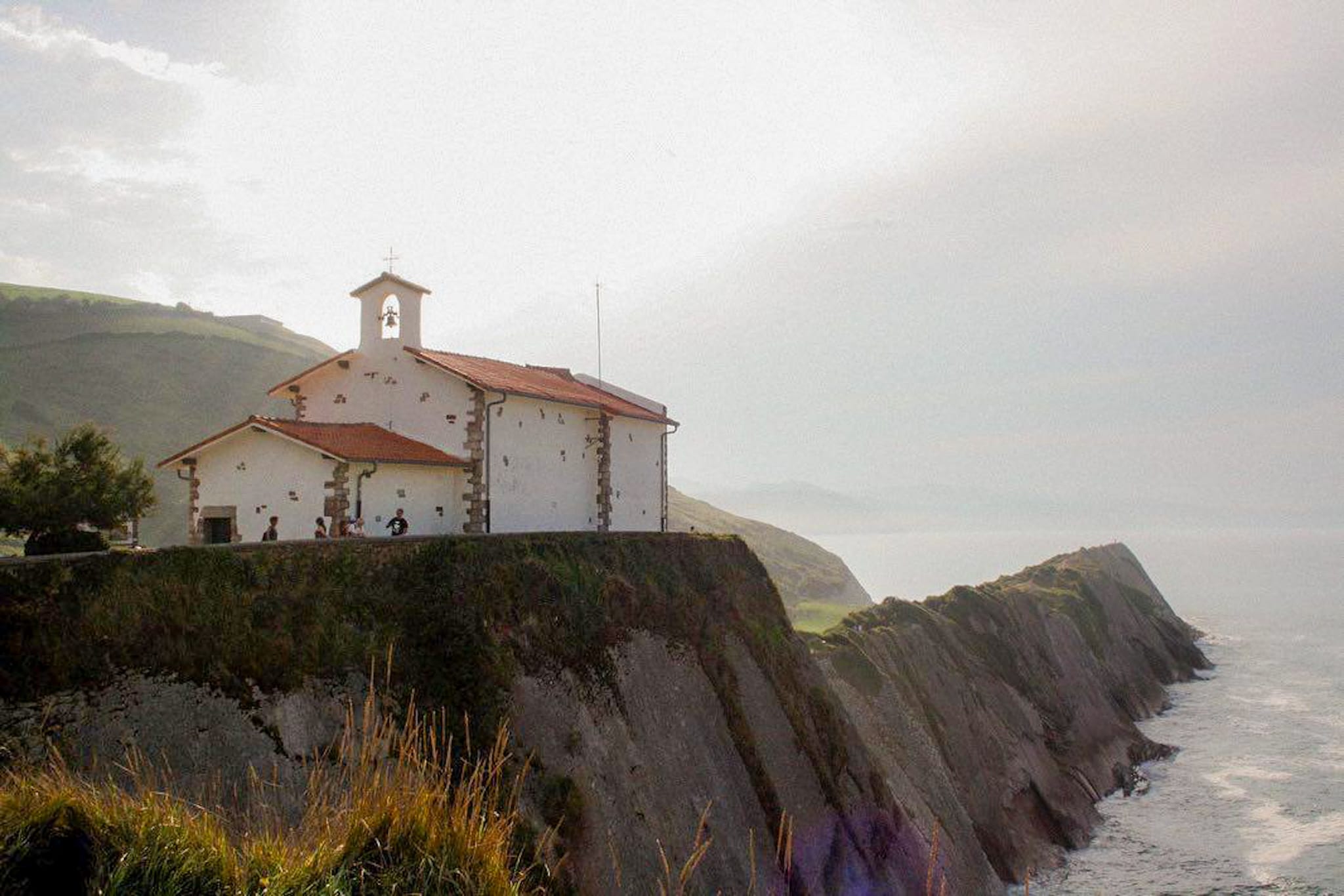 Bonita ermita situada en un enclave espectacular de la costa de Euskadi